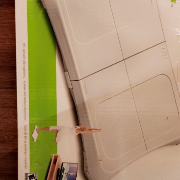 BRAND NEW Wii Fit Game with Balance Board - Picture 3 of 3